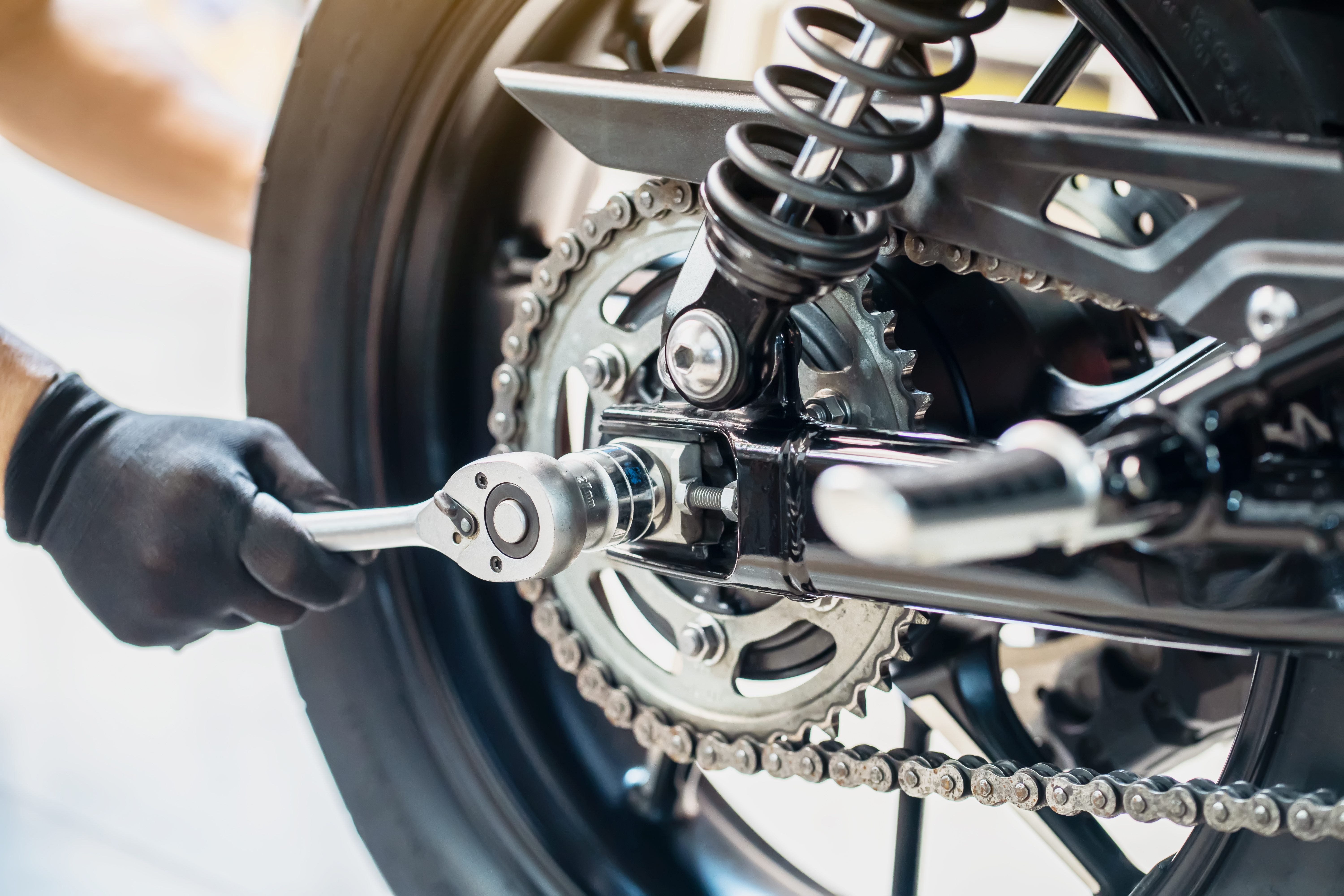Mechanic,Using,A,Wrench,And,Socket,To,Remove,And,Replace